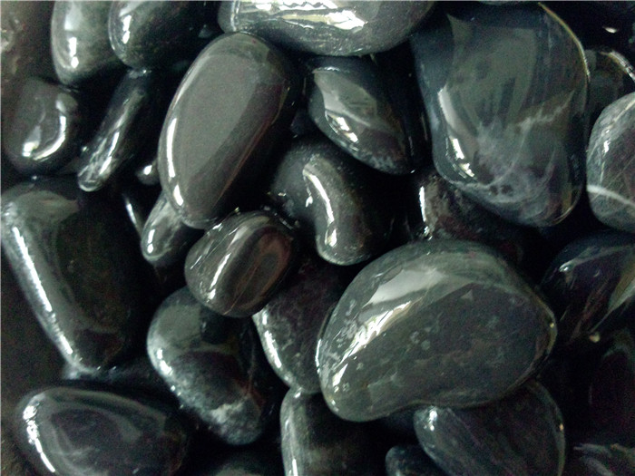 襄阳天然黑色鹅卵石是聚庄重大气朴素为一体的美丽石头