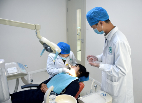 襄阳牙齿修复机构带你了解半口牙种植的步骤_时代口腔
