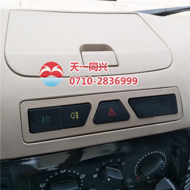 1880东风福瑞卡驾驶室