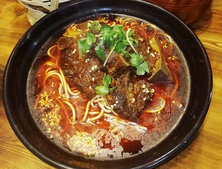 来襄阳必吃的美食之一襄阳牛肉面