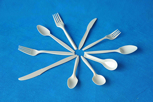 一次性勺子刀产品选用优质的材料用专业的技术保证使用者使用放心