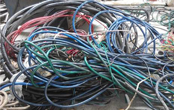 从废旧电线电缆中回收废铜的预处理方法