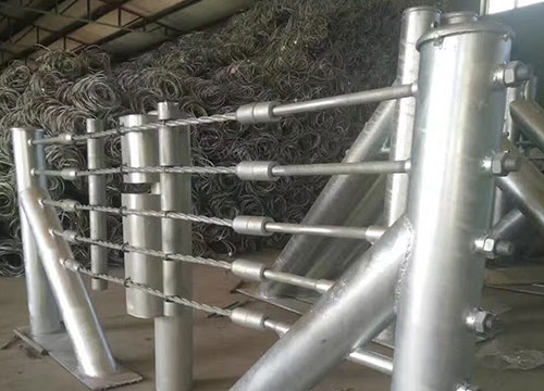 钢性防护网