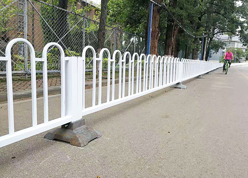 云南玉溪护栏网厂家给大家解释一下安装道路护栏网的原因