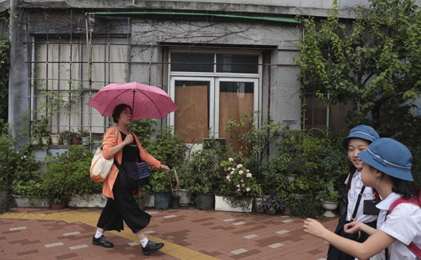 福建电动伸缩门厂家分享日本免费送房是怎么回事？