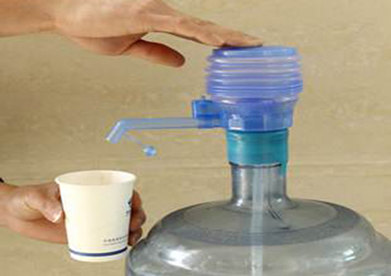 昆明饮水桶批发厂家告诉你饮水机的工作原理