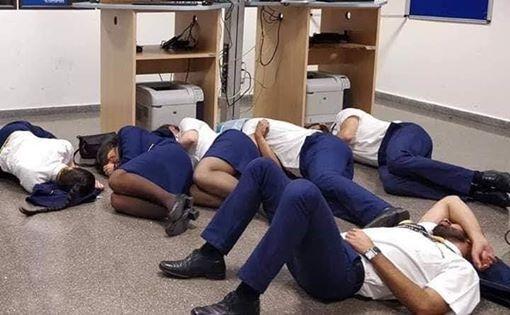 福州岗亭厂家带你看热点：3名空姐与3名机师集体睡地板 照片传网上被公司开除