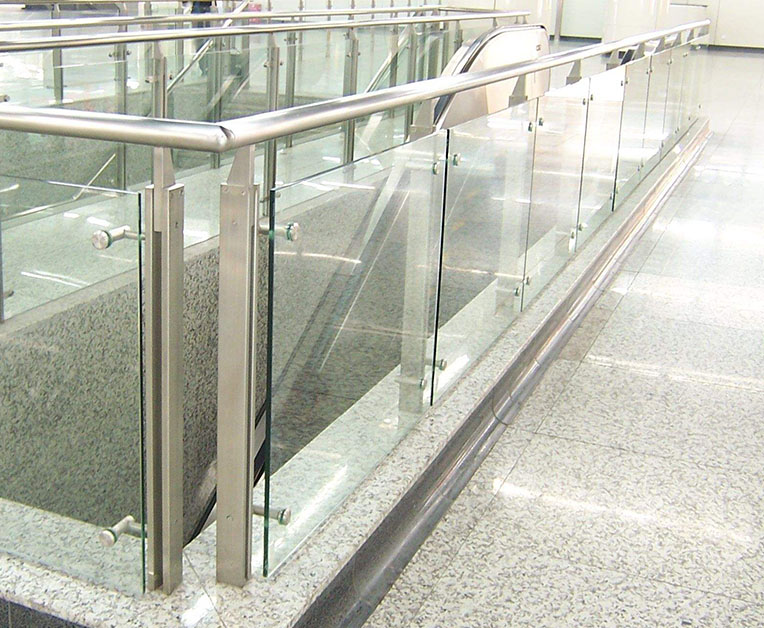 安装组合式玻璃不锈钢护栏有这些优势,难怪被很多人选择