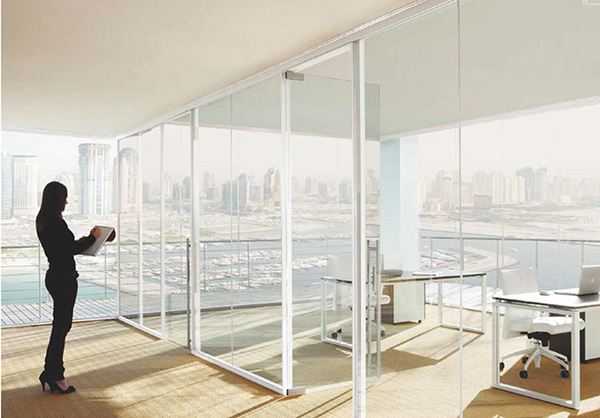 在昆明办公室玻璃隔断设计中对于隔断玻璃的设计要求都有哪些