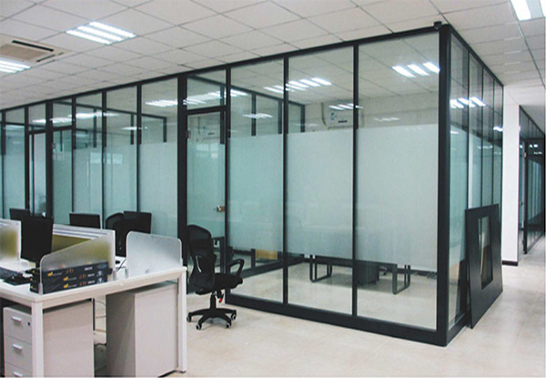 昆明办公室玻璃隔断厂家总结的下文这些办公室隔断优势您知道几个