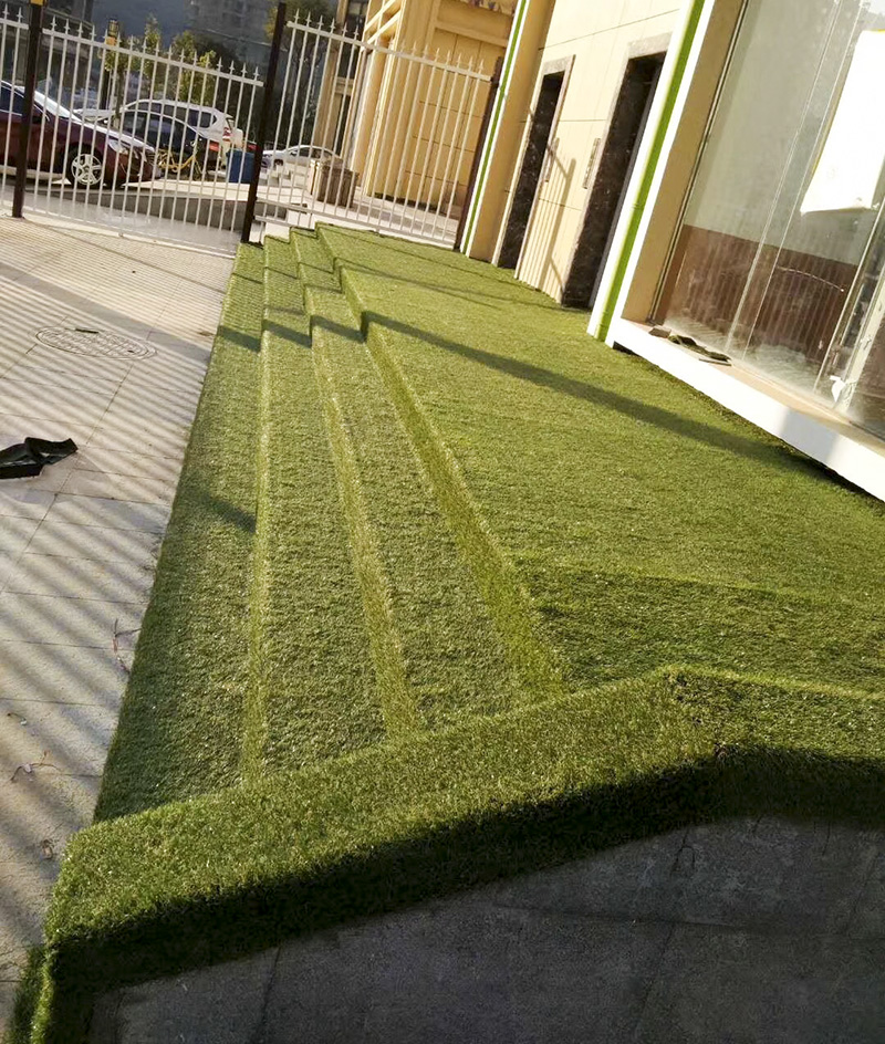 明地毯厂家讲述屋面草坪地毯翻新需注意哪些