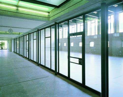 防火玻璃作为建筑耐火构件的配件使用的应用
