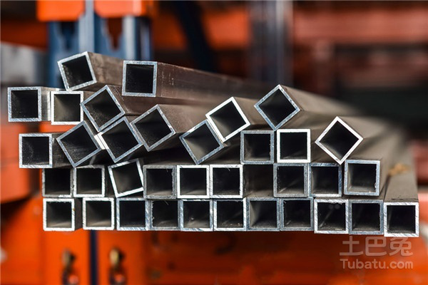 云南H型钢经销商专业分享钢材的保管最佳场地