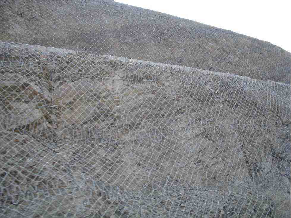 关于拦截落石边坡护栏网的边坡治理措施