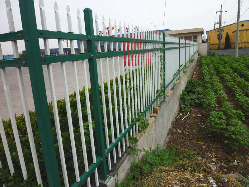 哪些方法可以使护栏网轻松应对恶劣环境