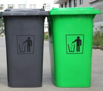 旋转过程能让云南塑料桶公司的塑料垃圾桶更受欢迎