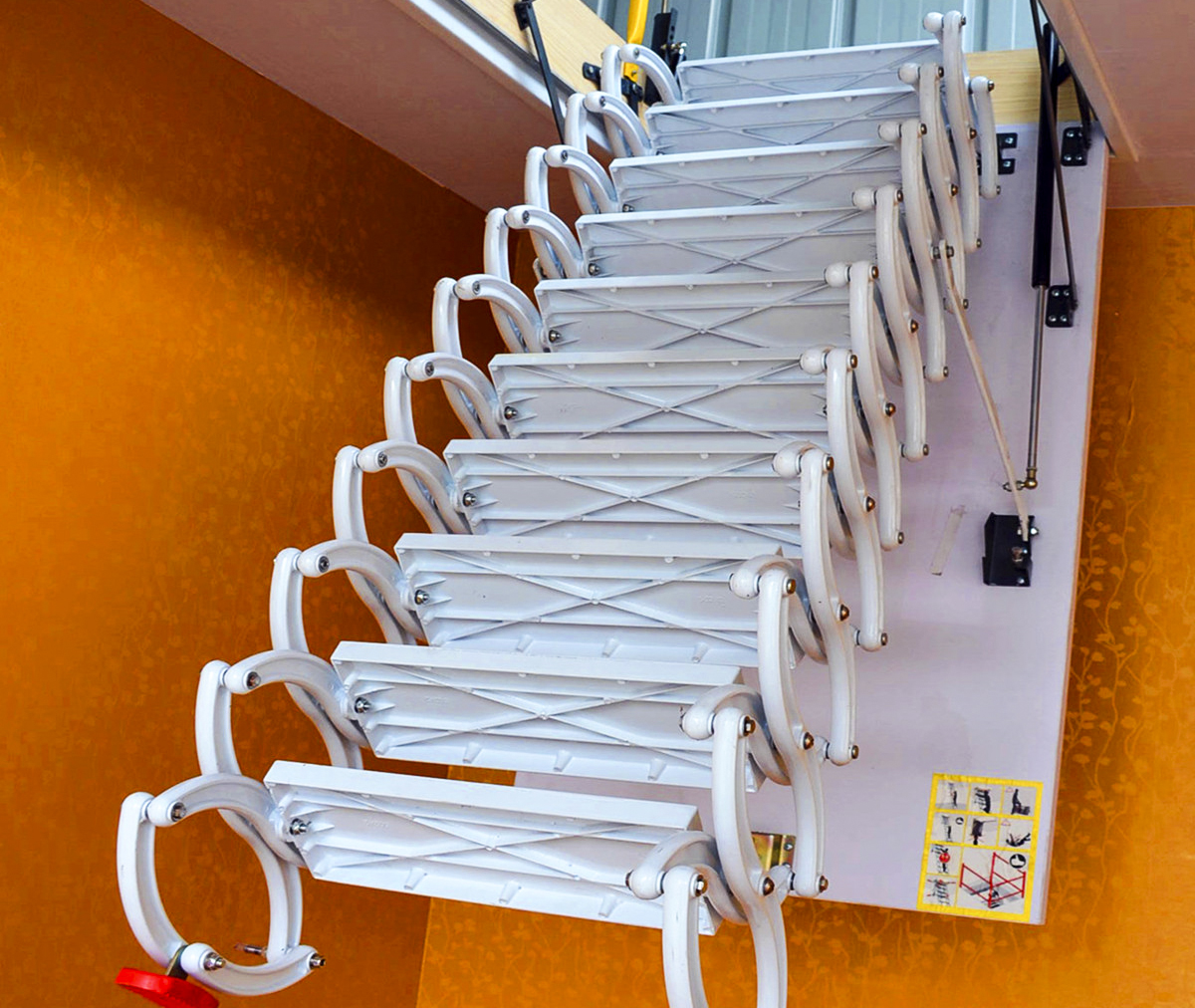小户型如何安装伸缩楼梯,小户型伸缩楼梯安装方法介绍