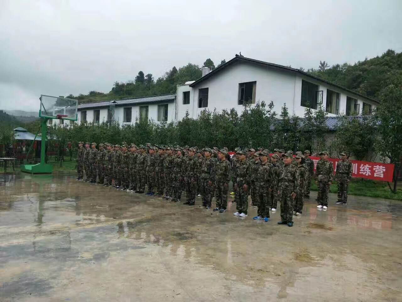 操场户外拓展训练