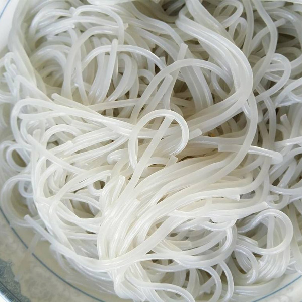 云南人气旺的砂锅米线是怎么做的  营养又健康!