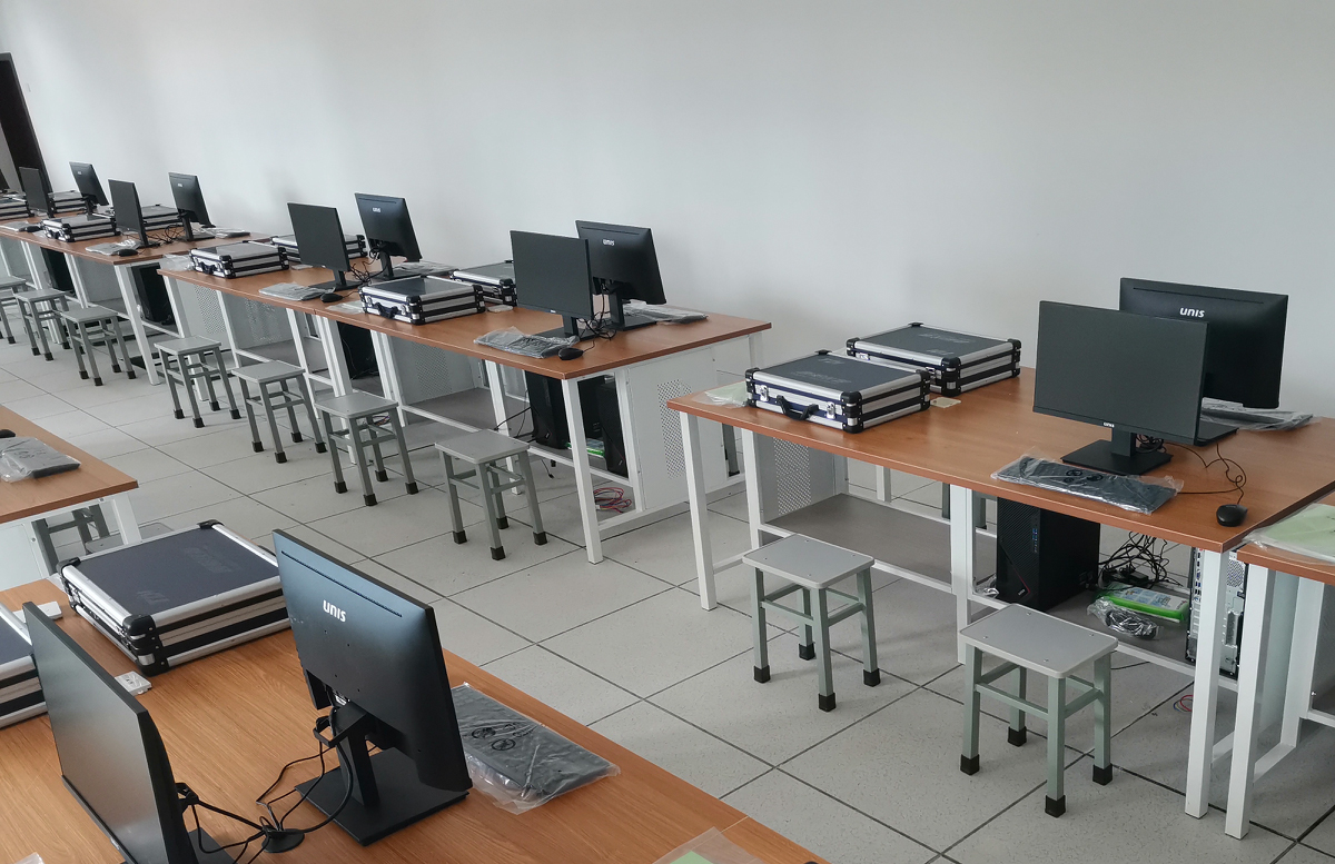 滇西应用技术大学计算机组成原理实验室