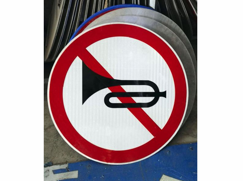 云南交通标识牌杆安装时要遵循的要求都有哪些?标识牌这样安装更合适