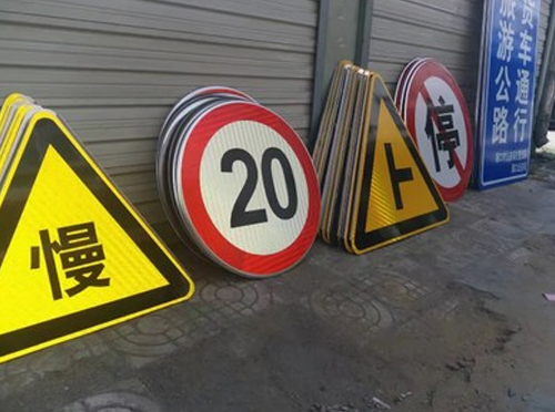 专业云南交通标识牌施工时应该遵循的施工安装规范是怎样的