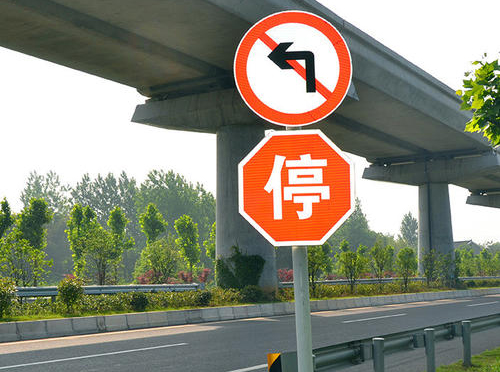 制作交通标识牌为什么选择用不锈钢材料?