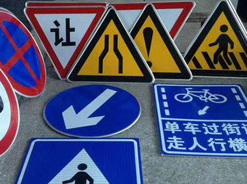 厂家提醒您在云南道路交通标识牌安装时要注意打好基础