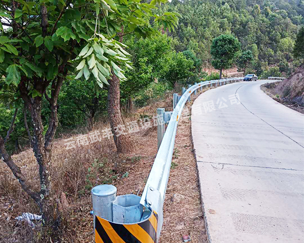 昆明公路波形护栏安装公司对高速公路波形护栏规格要求是什么？