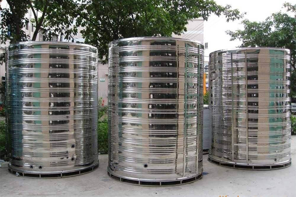 圆柱形不锈钢保温水箱性能有什么特点?主要表现在哪些方面?