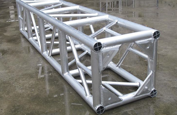 为什么铝合金桁架比钢铁桁架更受欢迎