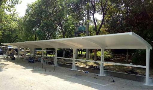 济南/潍坊膜结构停车棚是一种全新的建筑结构形式