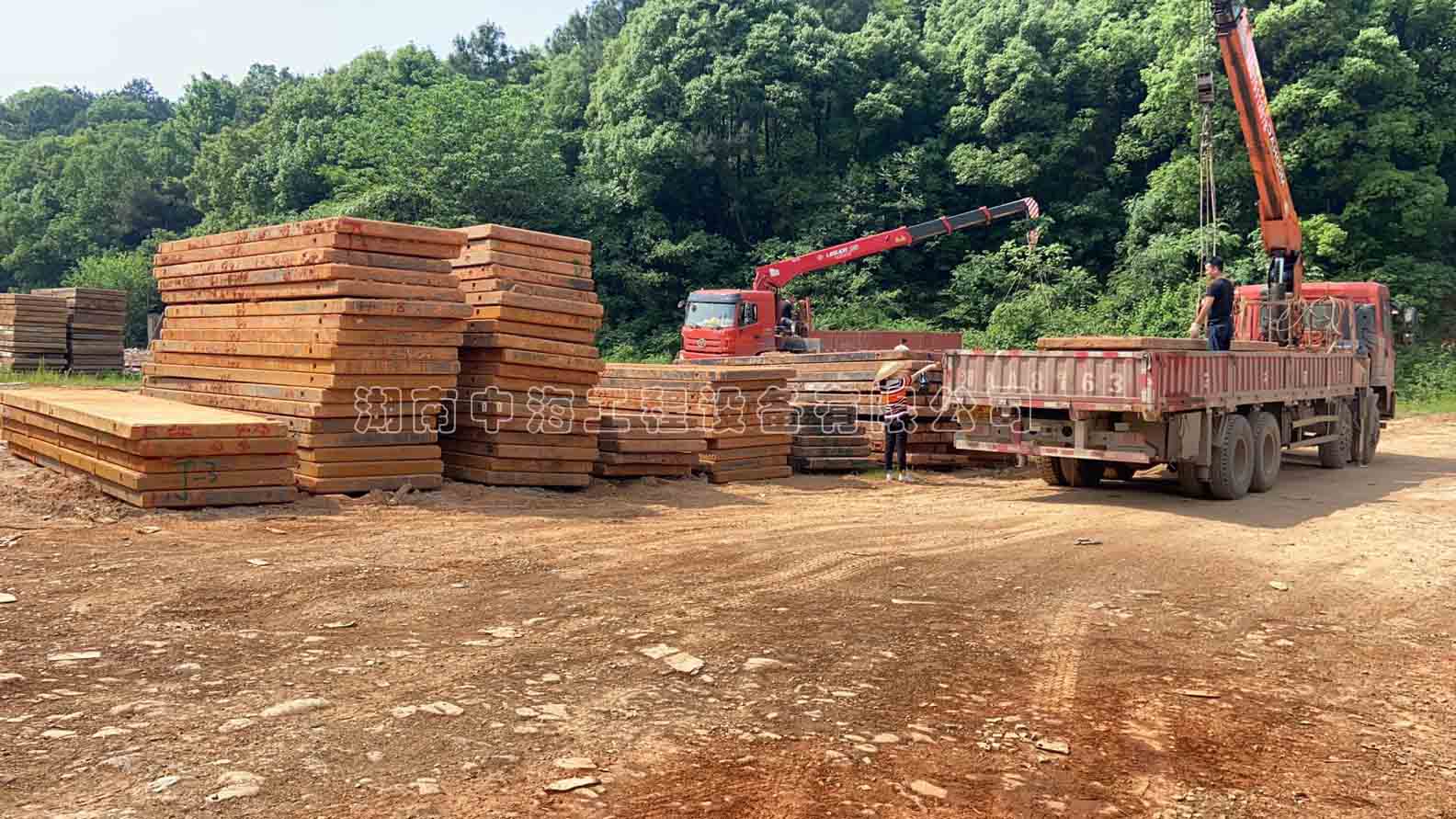 广州铺路钢板在许多建筑中需要大量应用