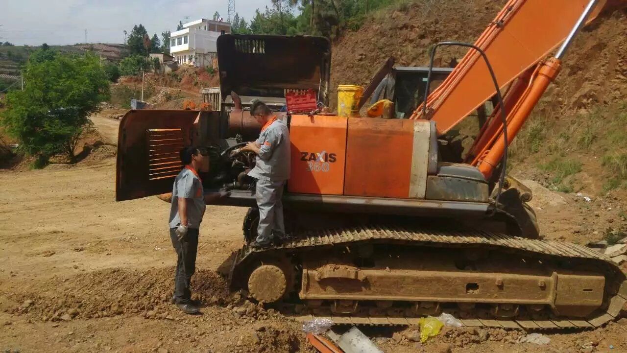 云南昆明日立挖机液压泵 发动机维修服务站跟你分享挖机的研发