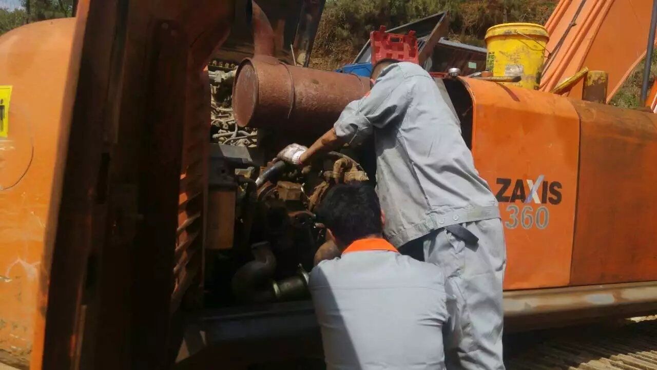 云南昆明日立挖机发动机维修服务站关于日立挖掘机发动机正常但工作无力故障维修。