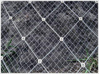 振驰边坡防护网使用什么材料做的？质量如何？