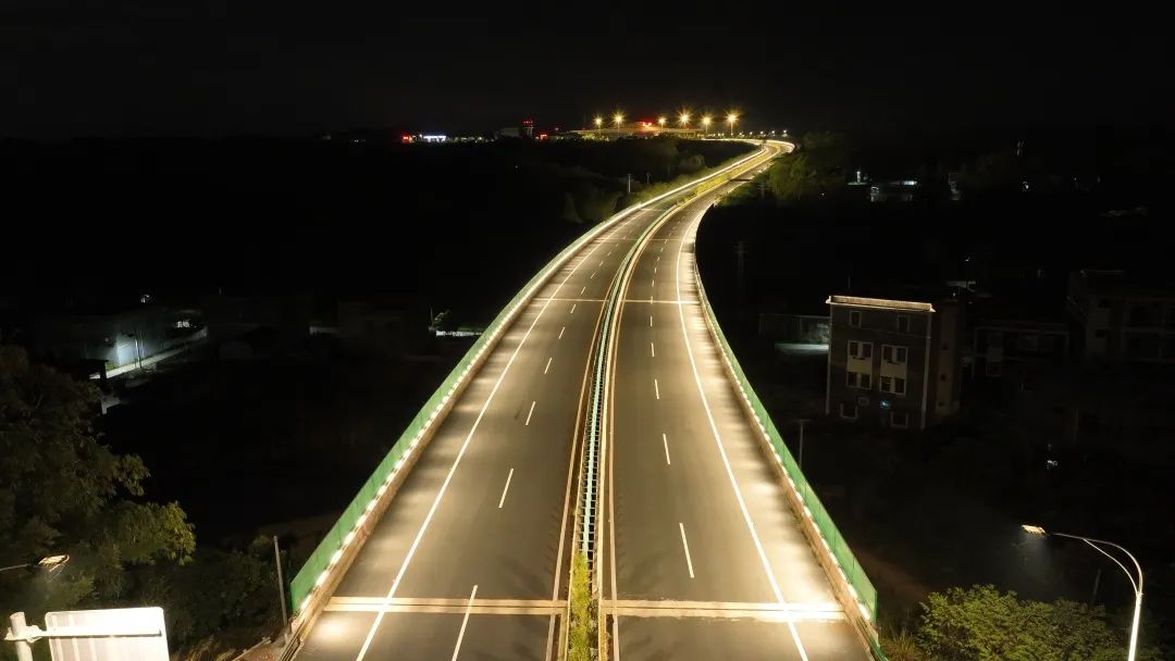 廣西玉林機場大道照明系統啟用