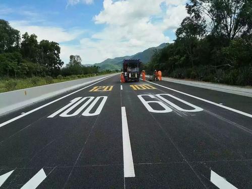 道路標線施工的時候要多加留意天氣的狀況