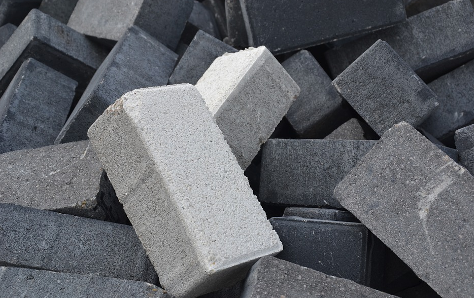 福建水泥砖机多少钱 空心砌块成型的缺点和防御措施