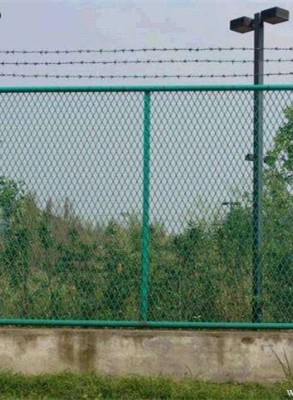 乌鲁木齐护栏网厂来揭秘铁路护栏网的特点