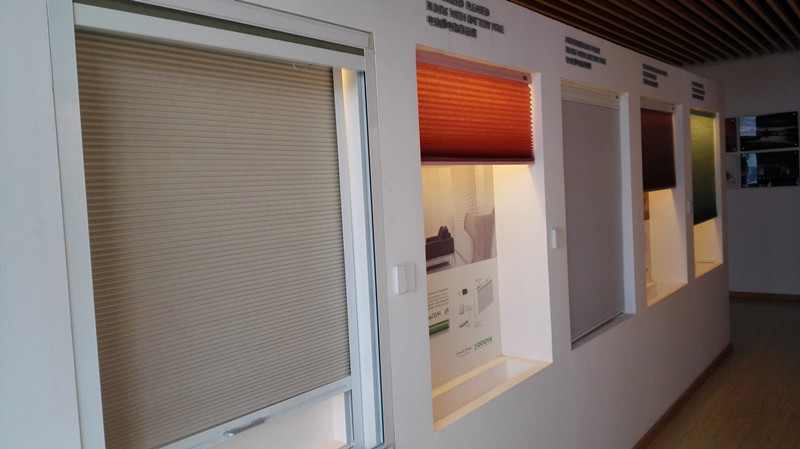 新疆户外电动遮阳蓬厂家为您介绍乌鲁木齐室内遮阳天棚帘系统选择