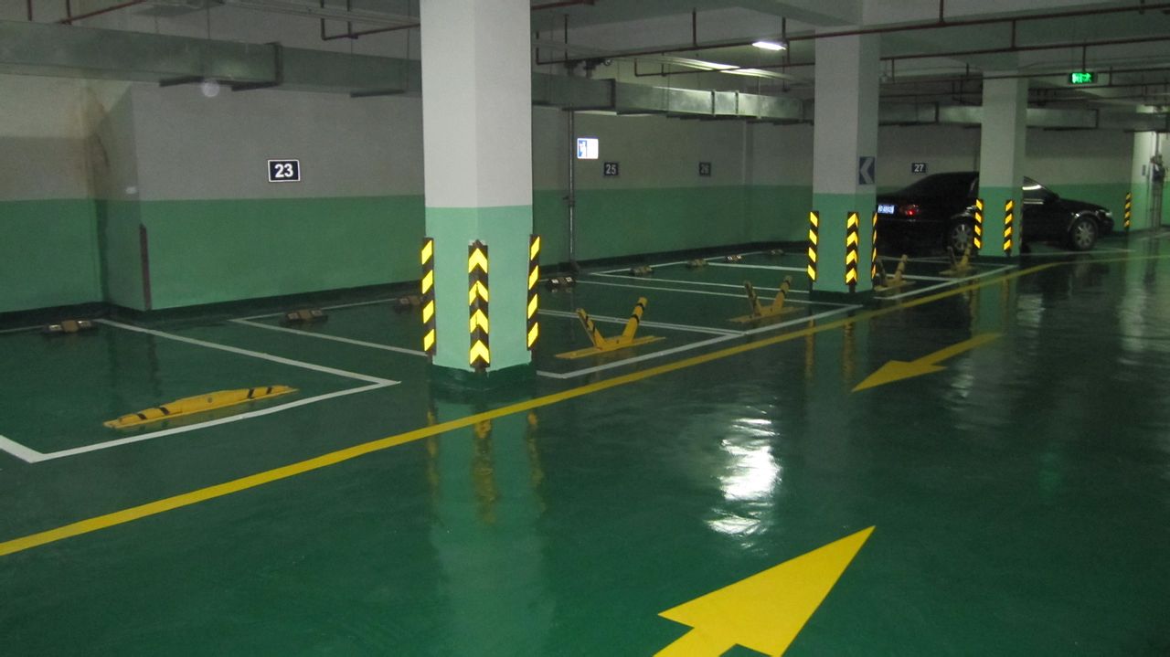 新疆环氧地坪施工与新疆环氧地坪工程浅析停车场使用环氧地坪漆的好处
