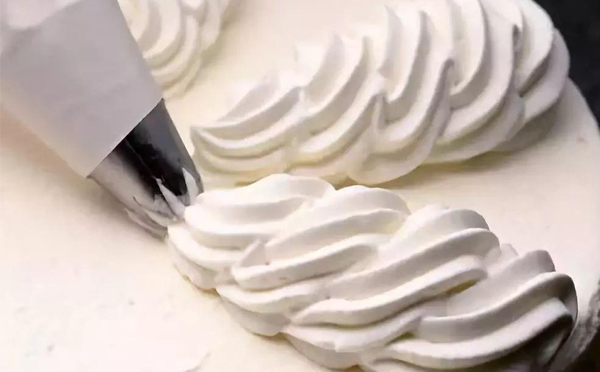 信阳蛋糕培训老师分享奶油选择的技巧
