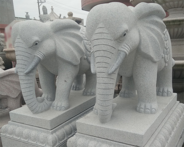 生活中不同形态下的石雕大象具有哪些寓意