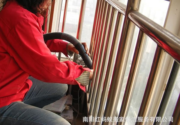 大楼栏杆保洁服务