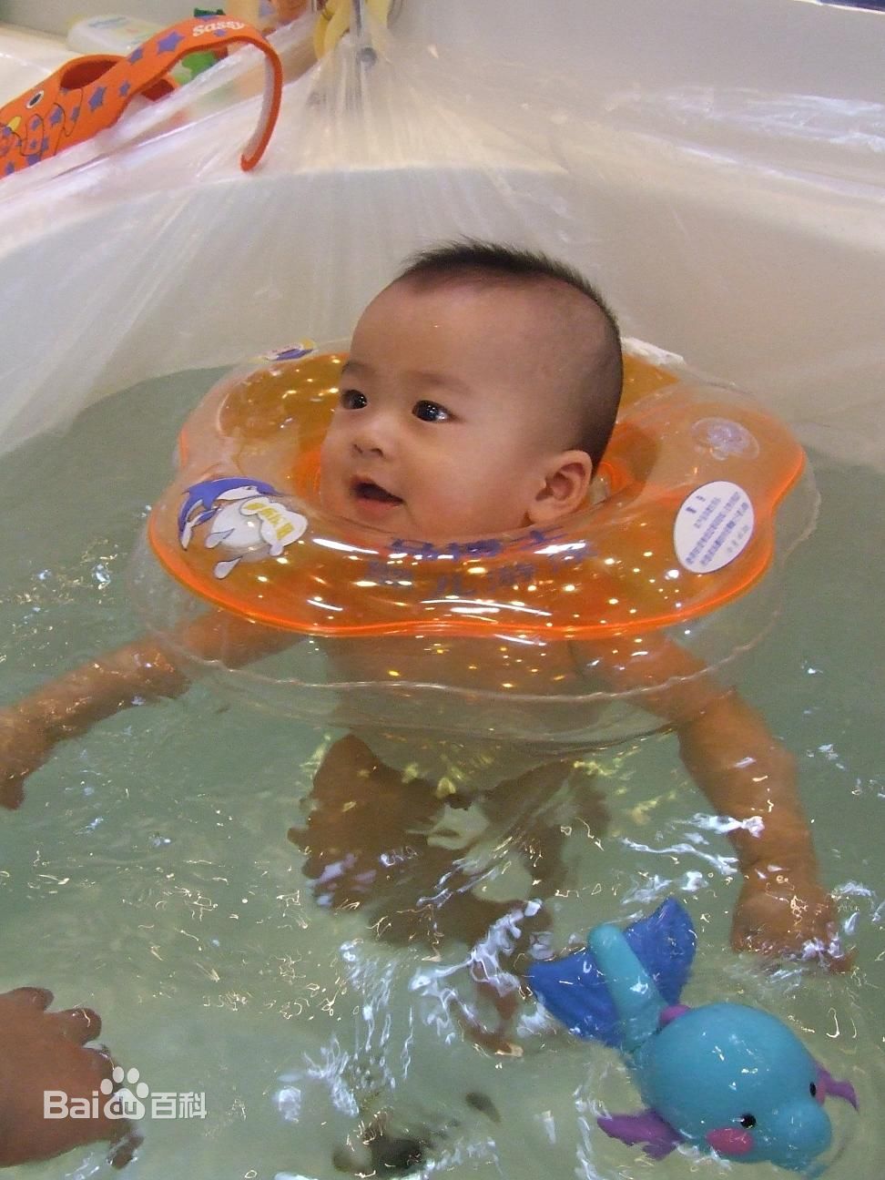 西安婴幼儿游泳需要注意的地方-西安亲亲天使游泳馆-恒大名都店