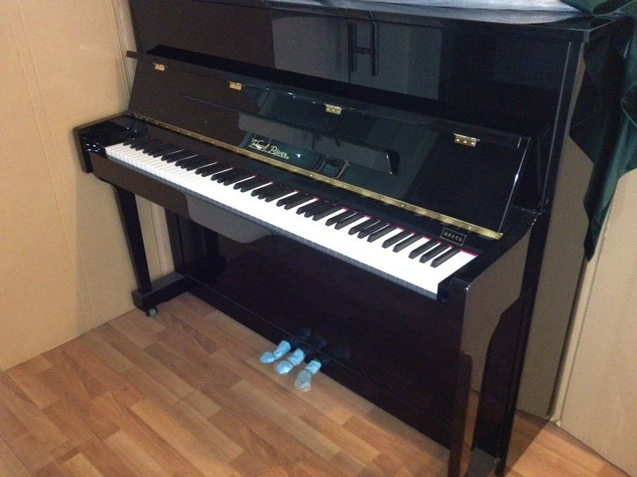 乌鲁木齐钢琴专卖店帮助大人排除演奏时的心理紧张