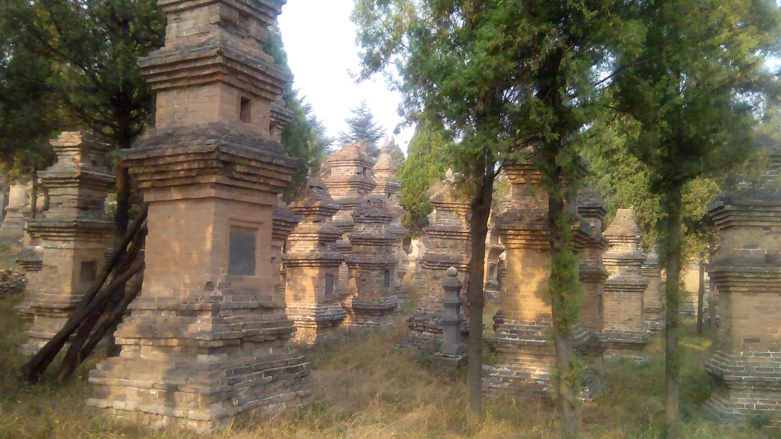 登嵩山，看少林寺武术学校