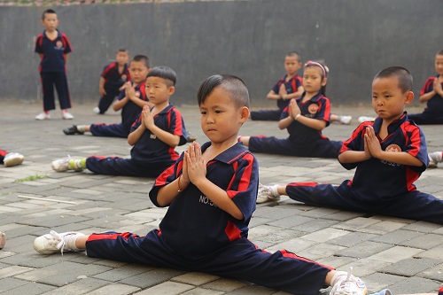 送小孩子去少林寺學習武術好不好？