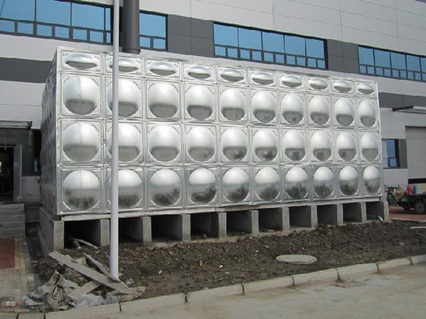 乌市水箱厂，专业定制各种规格水箱